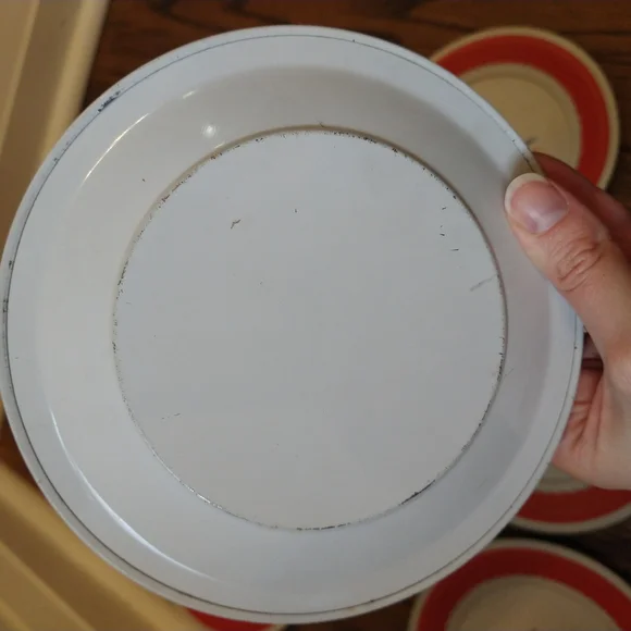 Red and White Dinnerware Set - Picture 13 of 13